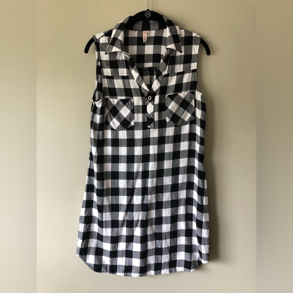 Red Camel | Black & White Plaid Sleeveless Tunic Top